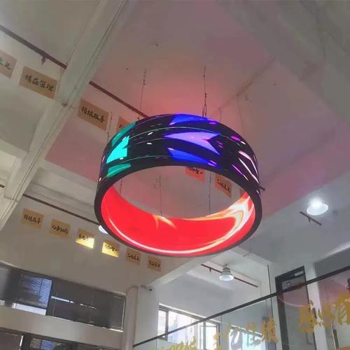 商場柔性懸掛高清全彩環(huán)形屏 LED異形顯示屏的市場新寵